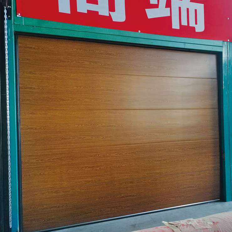 Kotitalouksien autotallin ovien asennus