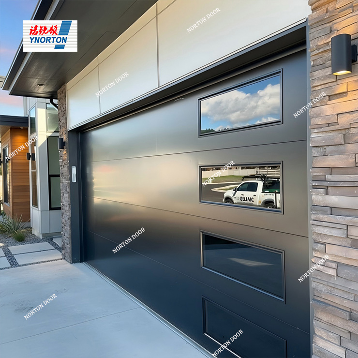 Halpa autotallin ovi